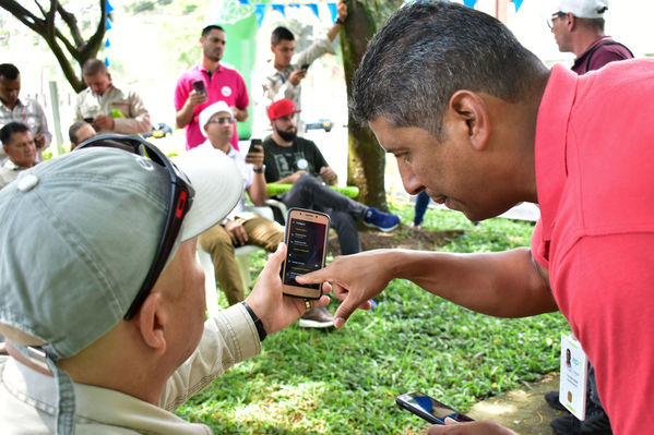 Tu cuentas! Subestación Colombia
Tu cuentas! Subestación Colombia
Fecha: Diciembre 16 2019.
Para descargar esta fotografía en alta resolución, haga clic sobre la imagen hasta que la misma se despliegue en la pantalla completa; luego dé clic derecho y elija la opción "guardar imagen como". 
En caso de publicación por cualquier medio, solicitamos acompañarla del crédito: "Foto EPM"
Palabras clave: Tu cuentas! Subestación Colombia