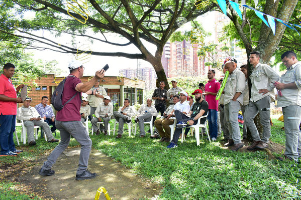 Tu cuentas! Subestación Colombia
Tu cuentas! Subestación Colombia
Fecha: Diciembre 16 2019.
Para descargar esta fotografía en alta resolución, haga clic sobre la imagen hasta que la misma se despliegue en la pantalla completa; luego dé clic derecho y elija la opción "guardar imagen como". 
En caso de publicación por cualquier medio, solicitamos acompañarla del crédito: "Foto EPM"
Palabras clave: Tu cuentas! Subestación Colombia