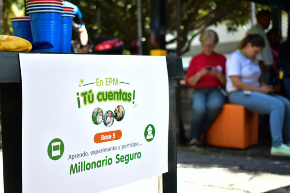 Tu cuentas! Subestación Colombia
Tu cuentas! Subestación Colombia
Fecha: Diciembre 16 2019.
Para descargar esta fotografía en alta resolución, haga clic sobre la imagen hasta que la misma se despliegue en la pantalla completa; luego dé clic derecho y elija la opción "guardar imagen como". 
En caso de publicación por cualquier medio, solicitamos acompañarla del crédito: "Foto EPM"
Palabras clave: Tu cuentas! Subestación Colombia