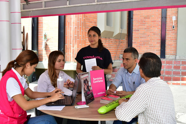 Tu cuentas! Subestación Colombia
Tu cuentas! Subestación Colombia
Fecha: Diciembre 16 2019.
Para descargar esta fotografía en alta resolución, haga clic sobre la imagen hasta que la misma se despliegue en la pantalla completa; luego dé clic derecho y elija la opción "guardar imagen como". 
En caso de publicación por cualquier medio, solicitamos acompañarla del crédito: "Foto EPM"
Palabras clave: Tu cuentas! Subestación Colombia