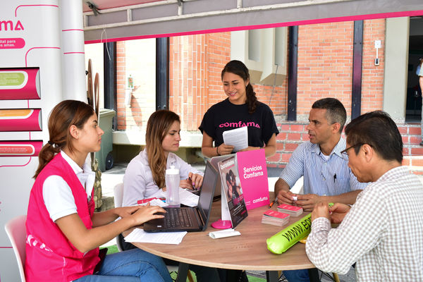 Tu cuentas! Subestación Colombia
Tu cuentas! Subestación Colombia
Fecha: Diciembre 16 2019.
Para descargar esta fotografía en alta resolución, haga clic sobre la imagen hasta que la misma se despliegue en la pantalla completa; luego dé clic derecho y elija la opción "guardar imagen como". 
En caso de publicación por cualquier medio, solicitamos acompañarla del crédito: "Foto EPM"
Palabras clave: Tu cuentas! Subestación Colombia