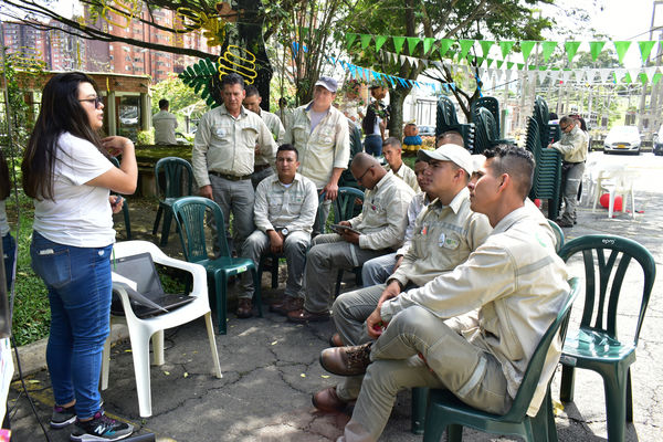 Tu cuentas! Subestación Colombia
Tu cuentas! Subestación Colombia
Fecha: Diciembre 16 2019.
Para descargar esta fotografía en alta resolución, haga clic sobre la imagen hasta que la misma se despliegue en la pantalla completa; luego dé clic derecho y elija la opción "guardar imagen como". 
En caso de publicación por cualquier medio, solicitamos acompañarla del crédito: "Foto EPM"
Palabras clave: Tu cuentas! Subestación Colombia
