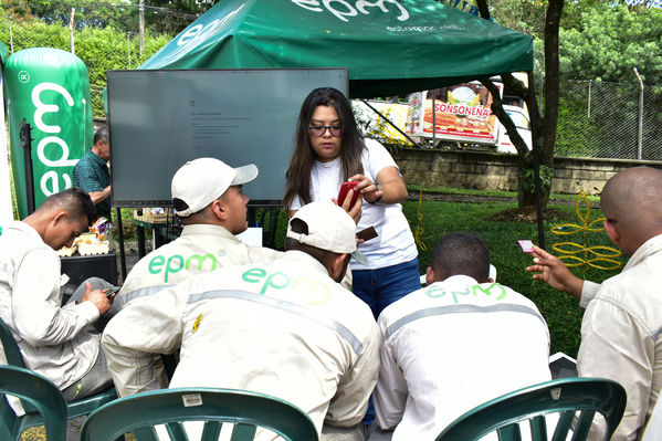Tu cuentas! Subestación Colombia
Tu cuentas! Subestación Colombia
Fecha: Diciembre 16 2019.
Para descargar esta fotografía en alta resolución, haga clic sobre la imagen hasta que la misma se despliegue en la pantalla completa; luego dé clic derecho y elija la opción "guardar imagen como". 
En caso de publicación por cualquier medio, solicitamos acompañarla del crédito: "Foto EPM"
Palabras clave: Tu cuentas! Subestación Colombia