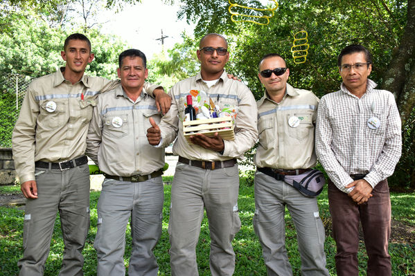 Tu cuentas! Subestación Colombia
Tu cuentas! Subestación Colombia
Fecha: Diciembre 16 2019.
Para descargar esta fotografía en alta resolución, haga clic sobre la imagen hasta que la misma se despliegue en la pantalla completa; luego dé clic derecho y elija la opción "guardar imagen como". 
En caso de publicación por cualquier medio, solicitamos acompañarla del crédito: "Foto EPM"
Palabras clave: Tu cuentas! Subestación Colombia