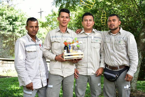 Tu cuentas! Subestación Colombia
Tu cuentas! Subestación Colombia
Fecha: Diciembre 16 2019.
Para descargar esta fotografía en alta resolución, haga clic sobre la imagen hasta que la misma se despliegue en la pantalla completa; luego dé clic derecho y elija la opción "guardar imagen como". 
En caso de publicación por cualquier medio, solicitamos acompañarla del crédito: "Foto EPM"
Palabras clave: Tu cuentas! Subestación Colombia