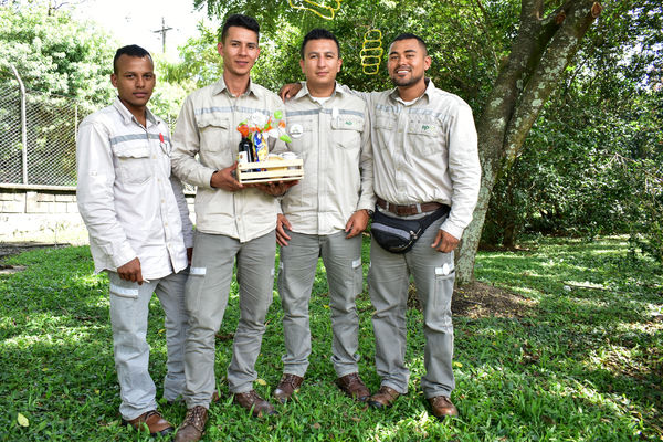Tu cuentas! Subestación Colombia
Tu cuentas! Subestación Colombia
Fecha: Diciembre 16 2019.
Para descargar esta fotografía en alta resolución, haga clic sobre la imagen hasta que la misma se despliegue en la pantalla completa; luego dé clic derecho y elija la opción "guardar imagen como". 
En caso de publicación por cualquier medio, solicitamos acompañarla del crédito: "Foto EPM"
Palabras clave: Tu cuentas! Subestación Colombia