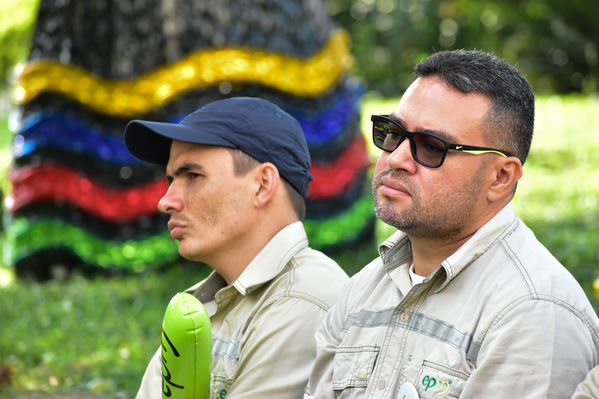 Tu cuentas! Subestación Colombia
Tu cuentas! Subestación Colombia
Fecha: Diciembre 16 2019.
Para descargar esta fotografía en alta resolución, haga clic sobre la imagen hasta que la misma se despliegue en la pantalla completa; luego dé clic derecho y elija la opción "guardar imagen como". 
En caso de publicación por cualquier medio, solicitamos acompañarla del crédito: "Foto EPM"
Palabras clave: Tu cuentas! Subestación Colombia