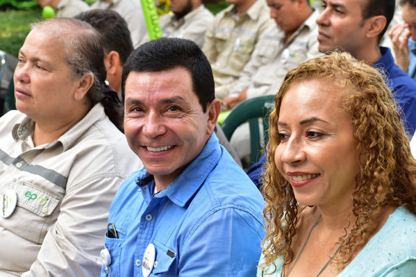 Tu cuentas! Subestación Colombia
Tu cuentas! Subestación Colombia
Fecha: Diciembre 16 2019.
Para descargar esta fotografía en alta resolución, haga clic sobre la imagen hasta que la misma se despliegue en la pantalla completa; luego dé clic derecho y elija la opción "guardar imagen como". 
En caso de publicación por cualquier medio, solicitamos acompañarla del crédito: "Foto EPM"
Palabras clave: Tu cuentas! Subestación Colombia
