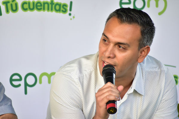 Tu cuentas! Subestación Colombia
Tu cuentas! Subestación Colombia
Fecha: Diciembre 16 2019.
Para descargar esta fotografía en alta resolución, haga clic sobre la imagen hasta que la misma se despliegue en la pantalla completa; luego dé clic derecho y elija la opción "guardar imagen como". 
En caso de publicación por cualquier medio, solicitamos acompañarla del crédito: "Foto EPM"
Palabras clave: Tu cuentas! Subestación Colombia