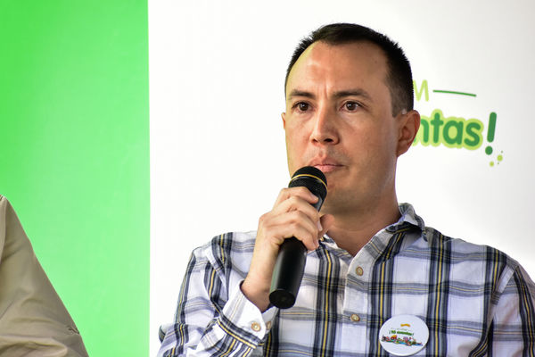Tu cuentas! Subestación Colombia
Tu cuentas! Subestación Colombia
Fecha: Diciembre 16 2019.
Para descargar esta fotografía en alta resolución, haga clic sobre la imagen hasta que la misma se despliegue en la pantalla completa; luego dé clic derecho y elija la opción "guardar imagen como". 
En caso de publicación por cualquier medio, solicitamos acompañarla del crédito: "Foto EPM"
Palabras clave: Tu cuentas! Subestación Colombia