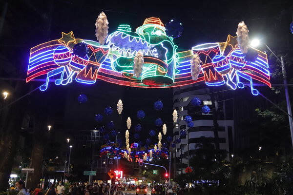 Alumbrados 2020 Centro Medellín
Alumbrados centro de la Ciudad 2020.
Fecha: Diciembre 16 2020.
Para descargar esta fotografía en alta resolución, haga clic sobre la imagen hasta que la misma se despliegue en la pantalla completa; luego dé clic derecho y elija la opción "guardar imagen como". 
En caso de publicación por cualquier medio, solicitamos acompañarla del crédito: "Foto EPM"
Palabras clave: Alumbrados 2020 Centro Medellín