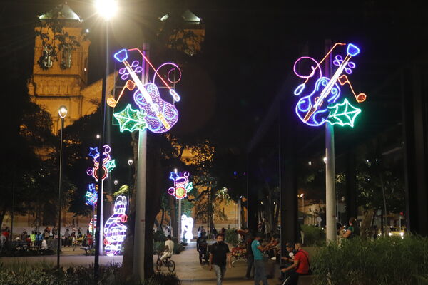 Alumbrados 2020 Centro Medellín
Alumbrados centro de la Ciudad 2020.
Fecha: Diciembre 16 2020.
Para descargar esta fotografía en alta resolución, haga clic sobre la imagen hasta que la misma se despliegue en la pantalla completa; luego dé clic derecho y elija la opción "guardar imagen como". 
En caso de publicación por cualquier medio, solicitamos acompañarla del crédito: "Foto EPM"
Palabras clave: Alumbrados 2020 Centro Medellín