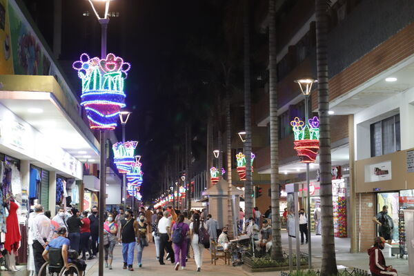Alumbrados 2020 Centro Medellín
Alumbrados centro de la Ciudad 2020.
Fecha: Diciembre 16 2020.
Para descargar esta fotografía en alta resolución, haga clic sobre la imagen hasta que la misma se despliegue en la pantalla completa; luego dé clic derecho y elija la opción "guardar imagen como". 
En caso de publicación por cualquier medio, solicitamos acompañarla del crédito: "Foto EPM"
Palabras clave: Alumbrados 2020 Centro Medellín