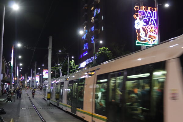 Alumbrados 2020 Centro Medellín 
Alumbrados centro de la Ciudad 2020.
Fecha: Diciembre 16 2020.
Para descargar esta fotografía en alta resolución, haga clic sobre la imagen hasta que la misma se despliegue en la pantalla completa; luego dé clic derecho y elija la opción "guardar imagen como". 
En caso de publicación por cualquier medio, solicitamos acompañarla del crédito: "Foto EPM"
Palabras clave: Alumbrados 2020 Centro Medellín