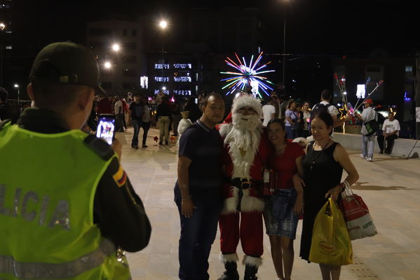 Alumbrado Navideño 2019 Parques del Rio
Alumbrado Navideño 2019 Parques del Rio
Fecha: Diciembre 2 2019.
Para descargar esta fotografía en alta resolución, haga clic sobre la imagen hasta que la misma se despliegue en la pantalla completa; luego dé clic derecho y elija la opción "guardar imagen como". 
En caso de publicación por cualquier medio, solicitamos acompañarla del crédito: "Foto EPM"
Palabras clave: Alumbrado Navideño 2019 Parques del Rio