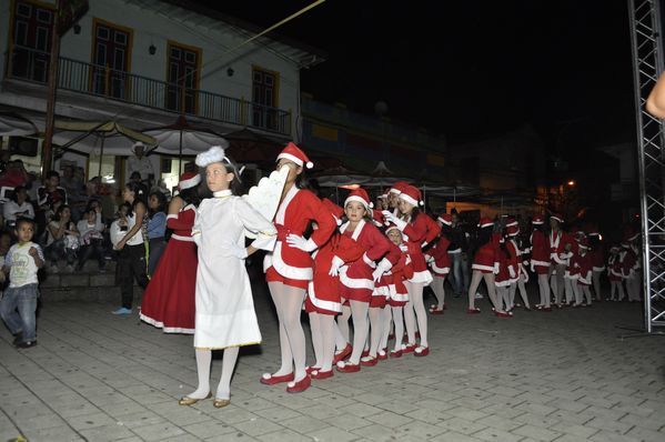 Encendido alumbrado navideño. Amagá
Encendido alumbrado navideño. Amagá
Fecha: Diciembre 2 de 2013. Lugar: Amagá
Para descargar esta fotografía en alta resolución, haga clic sobre la imagen hasta que la misma se despliegue en la pantalla completa; luego dé clic derecho y elija la opción "guardar imagen como". 
En caso de publicación por cualquier medio, solicitamos acompañarla del crédito: "Foto EPM"

Palabras clave: Encendido alumbrado navideño Amagá