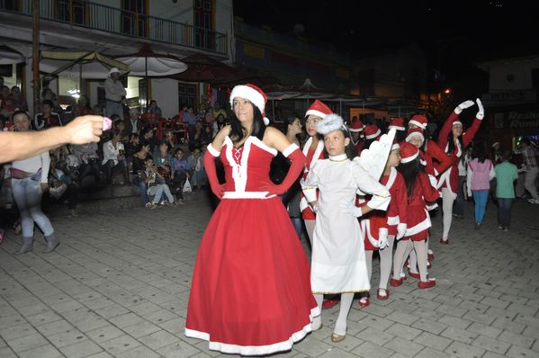 Encendido alumbrado navideño. Amagá
Encendido alumbrado navideño. Amagá
Fecha: Diciembre 2 de 2013. Lugar: Amagá
Para descargar esta fotografía en alta resolución, haga clic sobre la imagen hasta que la misma se despliegue en la pantalla completa; luego dé clic derecho y elija la opción "guardar imagen como". 
En caso de publicación por cualquier medio, solicitamos acompañarla del crédito: "Foto EPM"

Palabras clave: Encendido alumbrado navideño Amagá