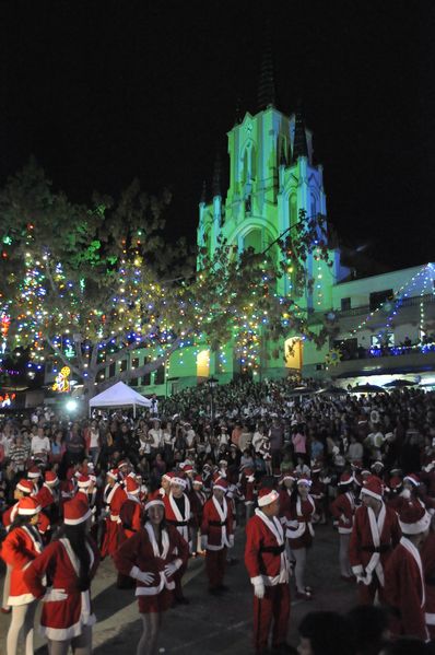 Encendido alumbrado navideño. Amagá
Encendido alumbrado navideño. Amagá
Fecha: Diciembre 2 de 2013. Lugar: Amagá
Para descargar esta fotografía en alta resolución, haga clic sobre la imagen hasta que la misma se despliegue en la pantalla completa; luego dé clic derecho y elija la opción "guardar imagen como". 
En caso de publicación por cualquier medio, solicitamos acompañarla del crédito: "Foto EPM"

Palabras clave: Encendido alumbrado navideño Amagá