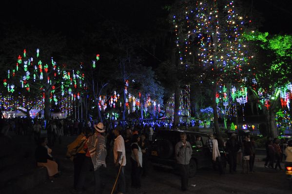 Encendido alumbrado navideño. Amagá
Encendido alumbrado navideño. Amagá
Fecha: Diciembre 2 de 2013. Lugar: Amagá
Para descargar esta fotografía en alta resolución, haga clic sobre la imagen hasta que la misma se despliegue en la pantalla completa; luego dé clic derecho y elija la opción "guardar imagen como". 
En caso de publicación por cualquier medio, solicitamos acompañarla del crédito: "Foto EPM"

Palabras clave: Encendido alumbrado navideño Amagá