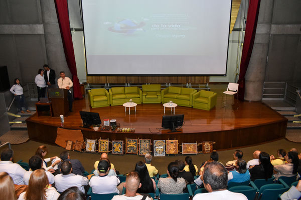 Encuentro Red Líderes
Encuentro Red Líderes. 
Fecha: Diciembre 5 2019.
Para descargar esta fotografía en alta resolución, haga clic sobre la imagen hasta que la misma se despliegue en la pantalla completa; luego dé clic derecho y elija la opción "guardar imagen como". 
En caso de publicación por cualquier medio, solicitamos acompañarla del crédito: "Foto EPM"
Palabras clave: Encuentro Red Líderes