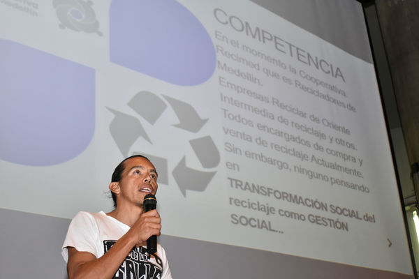 Encuentro Red Líderes
Encuentro Red Líderes. 
Fecha: Diciembre 5 2019.
Para descargar esta fotografía en alta resolución, haga clic sobre la imagen hasta que la misma se despliegue en la pantalla completa; luego dé clic derecho y elija la opción "guardar imagen como". 
En caso de publicación por cualquier medio, solicitamos acompañarla del crédito: "Foto EPM"
Palabras clave: Encuentro Red Líderes