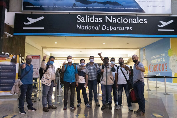 Funcionarios Viajan Archipiélago San Andrés  
Funcionarios Viajan Archipiélago San Andrés.
Fecha: Diciembre 7 2020.
Para descargar esta fotografía en alta resolución, haga clic sobre la imagen hasta que la misma se despliegue en la pantalla completa; luego dé clic derecho y elija la opción "guardar imagen como". 
En caso de publicación por cualquier medio, solicitamos acompañarla del crédito: "Foto EPM"
Palabras clave: Funcionarios Viajan Archipiélago San Andrés