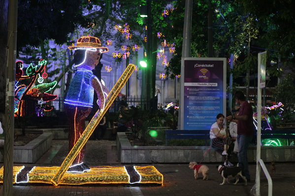 Alumbrado Navideño Belen
Palabras clave: Alumbrado Navideño Belen