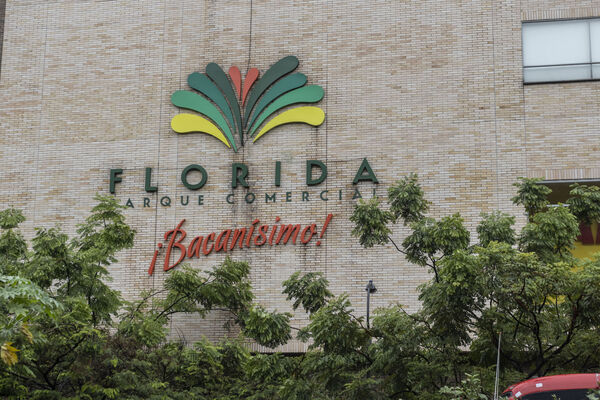 EDS Centro Comercial LA FLORIDA
EDS Centro Comercial LA FLORIDA
Fecha: 2022 Marzo 1
Para descargar esta fotografía en alta resolución, haga clic sobre la imagen hasta que la misma se despliegue en la pantalla completa; luego dé clic derecho y elija la opción "guardar imagen como". 
En caso de publicación por cualquier medio, solicitamos acompañarla del crédito: "Foto EPM"
Palabras clave: EDS Centro Comercial florida