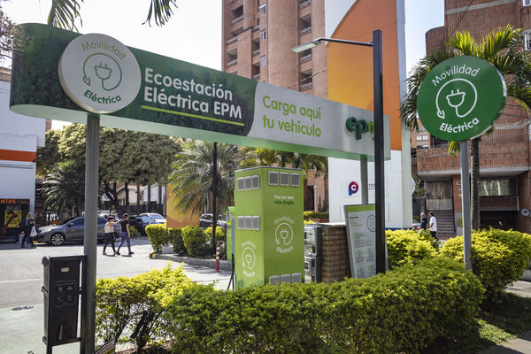 EDS NUTIBARA
EDS NUTIBARA
Fecha: 2022 Marzo 1
Para descargar esta fotografía en alta resolución, haga clic sobre la imagen hasta que la misma se despliegue en la pantalla completa; luego dé clic derecho y elija la opción "guardar imagen como". 
En caso de publicación por cualquier medio, solicitamos acompañarla del crédito: "Foto EPM"
Palabras clave: EDS NUTIBARA
