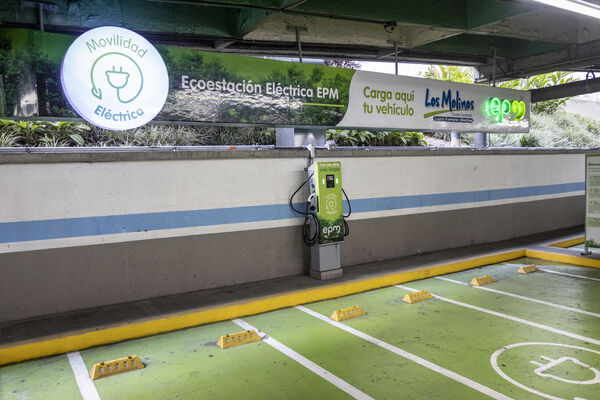 EDS centro comercial LOS MOLINOS
EDS centro comercial LOS MOLINOS
Fecha: 2022 Marzo 1
Para descargar esta fotografía en alta resolución, haga clic sobre la imagen hasta que la misma se despliegue en la pantalla completa; luego dé clic derecho y elija la opción "guardar imagen como". 
En caso de publicación por cualquier medio, solicitamos acompañarla del crédito: "Foto EPM"


Palabras clave: EDS centro comercial MOLINOS
