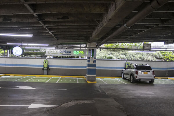 EDS centro comercial LOS MOLINOS
EDS centro comercial LOS MOLINOS
Fecha: 2022 Marzo 1
Para descargar esta fotografía en alta resolución, haga clic sobre la imagen hasta que la misma se despliegue en la pantalla completa; luego dé clic derecho y elija la opción "guardar imagen como". 
En caso de publicación por cualquier medio, solicitamos acompañarla del crédito: "Foto EPM"

Palabras clave: EDS centro comercial MOLINOS