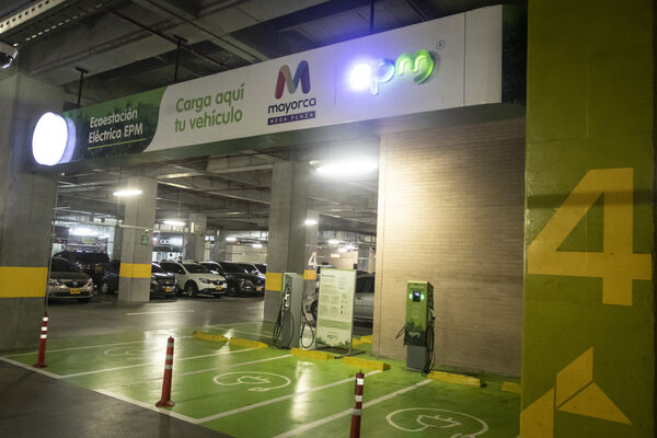 EDS centro comercial MAYORCA
EDS centro comercial MAYORCA
Fecha: 2022 Marzo 1
Para descargar esta fotografía en alta resolución, haga clic sobre la imagen hasta que la misma se despliegue en la pantalla completa; luego dé clic derecho y elija la opción "guardar imagen como". 
En caso de publicación por cualquier medio, solicitamos acompañarla del crédito: "Foto EPM"
Palabras clave: EDS centro comercial MAYORCA