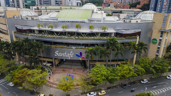 EDS centro comercial SANTAFE
EDS centro comercial SANTAFE
Fecha: 2022 Marzo 1
Para descargar esta fotografía en alta resolución, haga clic sobre la imagen hasta que la misma se despliegue en la pantalla completa; luego dé clic derecho y elija la opción "guardar imagen como". 
En caso de publicación por cualquier medio, solicitamos acompañarla del crédito: "Foto EPM"

Palabras clave: EDS centro comercial SANTAFE