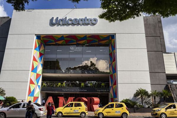 EDS centro comercial UNICENTRO
EDS centro comercial UNICENTRO
Fecha: 2022 Marzo 1
Para descargar esta fotografía en alta resolución, haga clic sobre la imagen hasta que la misma se despliegue en la pantalla completa; luego dé clic derecho y elija la opción "guardar imagen como". 
En caso de publicación por cualquier medio, solicitamos acompañarla del crédito: "Foto EPM"

Palabras clave: EDS centro comercial UNICENTRO