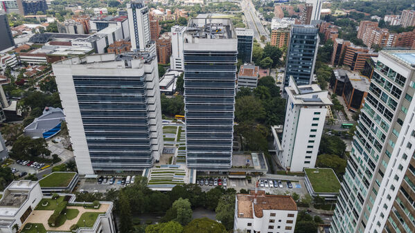 EDS centro de negocios MILLA DE ORO
EDS centro de negocios MILLA DE ORO
Fecha: 2022 Marzo 1
Para descargar esta fotografía en alta resolución, haga clic sobre la imagen hasta que la misma se despliegue en la pantalla completa; luego dé clic derecho y elija la opción "guardar imagen como". 
En caso de publicación por cualquier medio, solicitamos acompañarla del crédito: "Foto EPM"
Palabras clave: EDS centro de negocios MILLA DE ORO