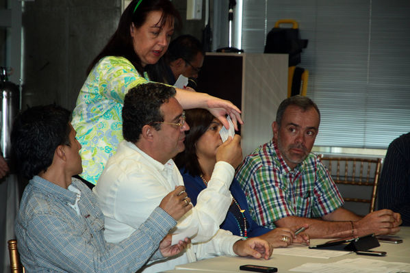Asamblea Extraordinaria EPM Ituango
Asamblea Extraordinaria EPM Ituango. Fecha: Enero 11 de 2013. 
Para descargar esta fotografía en alta resolución, haga clic sobre la imagen hasta que la misma se despliegue en la pantalla completa; luego dé clic derecho y elija la opción "guardar imagen como". 
En caso de publicación por cualquier medio, solicitamos acompañarla del crédito: "Cortesía EPM".
Palabras clave: Asamblea Extraordinaria EPM Ituango
