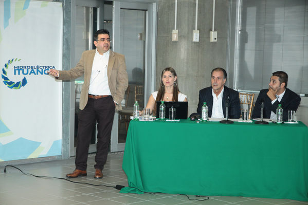Asamblea Extraordinaria EPM Ituango
Asamblea Extraordinaria EPM Ituango. Fecha: Enero 11 de 2013. 
Para descargar esta fotografía en alta resolución, haga clic sobre la imagen hasta que la misma se despliegue en la pantalla completa; luego dé clic derecho y elija la opción "guardar imagen como". 
En caso de publicación por cualquier medio, solicitamos acompañarla del crédito: "Cortesía EPM".
Palabras clave: Asamblea Extraordinaria EPM Ituango