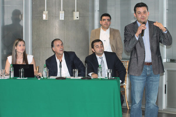 Asamblea Extraordinaria EPM Ituango
Asamblea Extraordinaria EPM Ituango. Fecha: Enero 11 de 2013. 
Para descargar esta fotografía en alta resolución, haga clic sobre la imagen hasta que la misma se despliegue en la pantalla completa; luego dé clic derecho y elija la opción "guardar imagen como". 
En caso de publicación por cualquier medio, solicitamos acompañarla del crédito: "Cortesía EPM".
Palabras clave: Asamblea Extraordinaria EPM Ituango