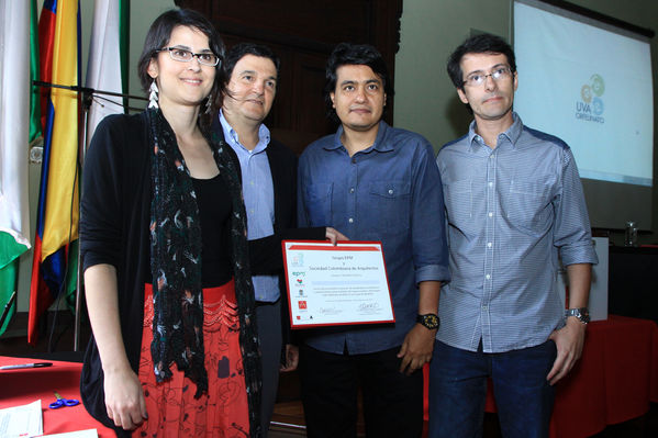 Ceremonia de proclamación ganador concurso UVA Orfelinato
Ceremonia de proclamación ganador concurso UVA Orfelinato
Fecha: Enero 16 de 2014
Para descargar esta fotografía en alta resolución, haga clic sobre la imagen hasta que la misma se despliegue en la pantalla completa; luego dé clic derecho y elija la opción "guardar imagen como". 
En caso de publicación por cualquier medio, solicitamos acompañarla del crédito: "Foto EPM"
Palabras clave: Ceremonia proclamación ganador concurso UVA Orfelinato