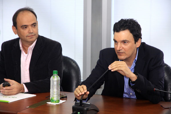 Rueda de Prensa EPM-Emvarias
Rueda de Prensa EPM-Emvarias
Fecha: Enero 8 de 2014
Para descargar esta fotografía en alta resolución, haga clic sobre la imagen hasta que la misma se despliegue en la pantalla completa; luego dé clic derecho y elija la opción "guardar imagen como". 
En caso de publicación por cualquier medio, solicitamos acompañarla del crédito: "Foto EPM"

Palabras clave: Rueda Prensa EPM Emvarias