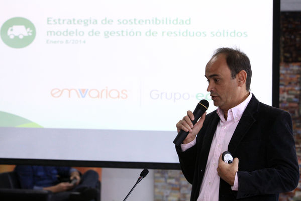 Rueda de Prensa EPM-Emvarias
Rueda de Prensa EPM-Emvarias
Fecha: Enero 8 de 2014
Para descargar esta fotografía en alta resolución, haga clic sobre la imagen hasta que la misma se despliegue en la pantalla completa; luego dé clic derecho y elija la opción "guardar imagen como". 
En caso de publicación por cualquier medio, solicitamos acompañarla del crédito: "Foto EPM"

Palabras clave: Rueda Prensa EPM Emvarias