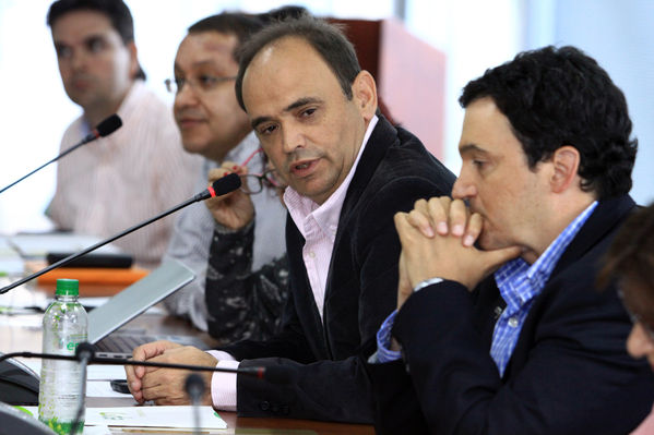 Rueda de Prensa EPM-Emvarias
Rueda de Prensa EPM-Emvarias
Fecha: Enero 8 de 2014
Para descargar esta fotografía en alta resolución, haga clic sobre la imagen hasta que la misma se despliegue en la pantalla completa; luego dé clic derecho y elija la opción "guardar imagen como". 
En caso de publicación por cualquier medio, solicitamos acompañarla del crédito: "Foto EPM"

Palabras clave: Rueda Prensa EPM Emvarias