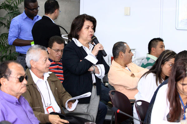 Rueda de Prensa EPM-Emvarias
Rueda de Prensa EPM-Emvarias
Fecha: Enero 8 de 2014
Para descargar esta fotografía en alta resolución, haga clic sobre la imagen hasta que la misma se despliegue en la pantalla completa; luego dé clic derecho y elija la opción "guardar imagen como". 
En caso de publicación por cualquier medio, solicitamos acompañarla del crédito: "Foto EPM"

Palabras clave: Rueda Prensa EPM Emvarias