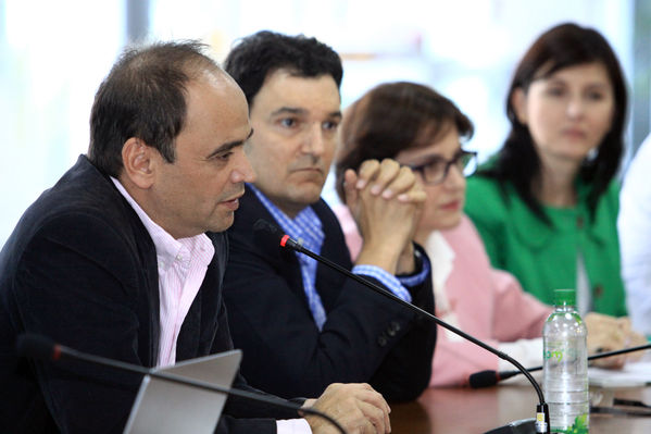 Rueda de Prensa EPM-Emvarias
Rueda de Prensa EPM-Emvarias
Fecha: Enero 8 de 2014
Para descargar esta fotografía en alta resolución, haga clic sobre la imagen hasta que la misma se despliegue en la pantalla completa; luego dé clic derecho y elija la opción "guardar imagen como". 
En caso de publicación por cualquier medio, solicitamos acompañarla del crédito: "Foto EPM"

Palabras clave: Rueda Prensa EPM Emvarias