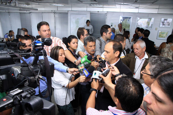 Rueda de Prensa EPM-Emvarias
Rueda de Prensa EPM-Emvarias
Fecha: Enero 8 de 2014
Para descargar esta fotografía en alta resolución, haga clic sobre la imagen hasta que la misma se despliegue en la pantalla completa; luego dé clic derecho y elija la opción "guardar imagen como". 
En caso de publicación por cualquier medio, solicitamos acompañarla del crédito: "Foto EPM"


Palabras clave: Rueda Prensa EPM Emvarias