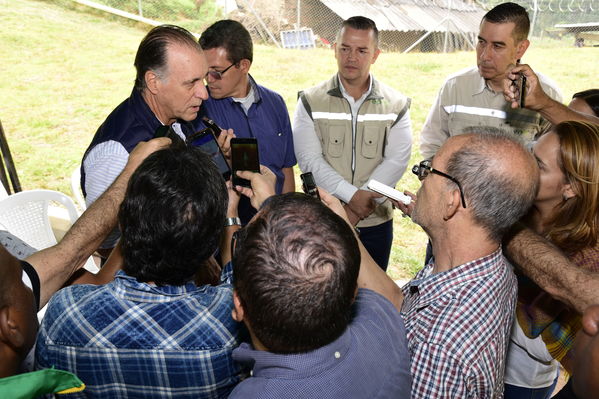 Acueducto San Antonio de Prado y La Estrella
Acueducto San Antonio de Prado y La Estrella
Fecha: Agosto 16 de 2019. 
Para descargar esta fotografía en alta resolución, haga clic sobre la imagen hasta que la misma se despliegue en la pantalla completa; luego dé clic derecho y elija la opción "guardar imagen como". 
En caso de publicación por cualquier medio, solicitamos acompañarla del crédito: "Foto EPM"
Palabras clave: Acueducto San Antonio de Prado y La Estrella