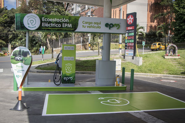 Ecoestación Estación TEXACO AUTOGAS Avenida  Vegas Envigado
Ecoestación Estación TEXACO AUTOGAS Avenida las Vegas- Envigado
Fecha: Enero 29 de 2018
Para descargar esta fotografía en alta resolución, haga clic sobre la imagen hasta que la misma se despliegue en la pantalla completa; luego dé clic derecho y elija la opción "guardar imagen como". 
En caso de publicación por cualquier medio, solicitamos acompañarla del crédito: "Foto EPM"

Palabras clave: Ecoestación Estación TEXACO AUTOGAS Avenida  Vegas Envigado