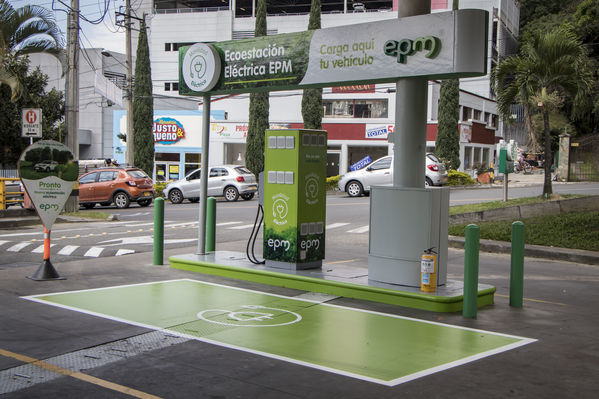 Ecoestación Estación TEXACO AUTOGAS Avenida  Vegas Envigado
Ecoestación Estación TEXACO AUTOGAS Avenida las Vegas- Envigado
Fecha: Enero 29 de 2018
Para descargar esta fotografía en alta resolución, haga clic sobre la imagen hasta que la misma se despliegue en la pantalla completa; luego dé clic derecho y elija la opción "guardar imagen como". 
En caso de publicación por cualquier medio, solicitamos acompañarla del crédito: "Foto EPM"

Palabras clave: Ecoestación Estación TEXACO AUTOGAS Avenida  Vegas Envigado