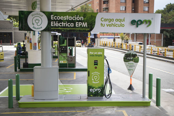Ecoestación Estación TEXACO AUTOGAS Avenida  Vegas Envigado
Ecoestación Estación TEXACO AUTOGAS Avenida las Vegas- Envigado
Fecha: Enero 29 de 2018
Para descargar esta fotografía en alta resolución, haga clic sobre la imagen hasta que la misma se despliegue en la pantalla completa; luego dé clic derecho y elija la opción "guardar imagen como". 
En caso de publicación por cualquier medio, solicitamos acompañarla del crédito: "Foto EPM"

Palabras clave: Ecoestación Estación TEXACO AUTOGAS Avenida  Vegas Envigado