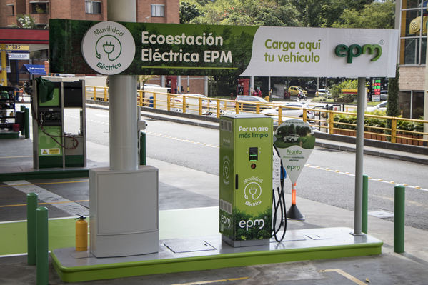 Ecoestación Estación TEXACO AUTOGAS Avenida  Vegas Envigado
Ecoestación Estación TEXACO AUTOGAS Avenida las Vegas- Envigado
Fecha: Enero 29 de 2018
Para descargar esta fotografía en alta resolución, haga clic sobre la imagen hasta que la misma se despliegue en la pantalla completa; luego dé clic derecho y elija la opción "guardar imagen como". 
En caso de publicación por cualquier medio, solicitamos acompañarla del crédito: "Foto EPM"

Palabras clave: Ecoestación Estación TEXACO AUTOGAS Avenida  Vegas Envigado